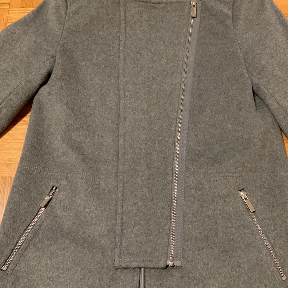 Lightly worn wool jacket. Excellent condition. - Picture 4 of 10